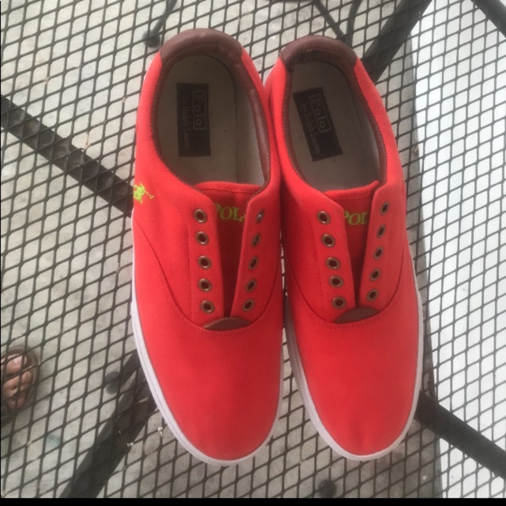 Polos